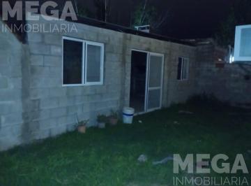 Casa · 200m² · 2 Ambientes · 1 Cochera · Newbery y Artigas. Casa en Venta. 2 Dorm.