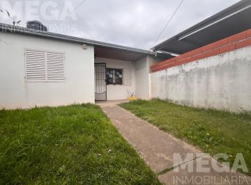 Casa · 200m² · 2 Ambientes · 1 Cochera · Newbery y Artigas 100. Casa en Venta. Apta Credito
