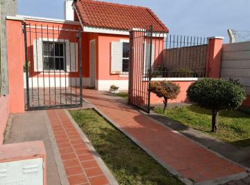 Casa · 69m² · 6 Ambientes · 1 Cochera · Se Vende Casa 2 Habit Solares de Santa Maria!