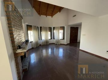 Casa · 448m² · 7 Ambientes · 1 Cochera · Venta Casa 3 Dorm. con Quincho