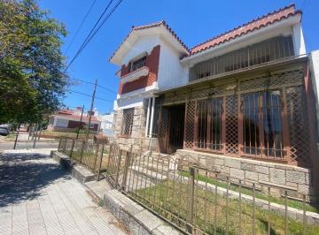 Casa de 12 ambientes, Córdoba · Casa en Venta con Local Comercial y Departamentos