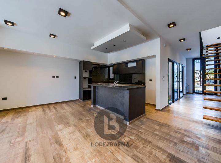 Casa · 175m² · 5 Ambientes · 2 Cocheras