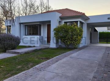 Casa · 220m² · 4 Ambientes · 2 Cocheras · Alquiler Casa Las Candelas 2