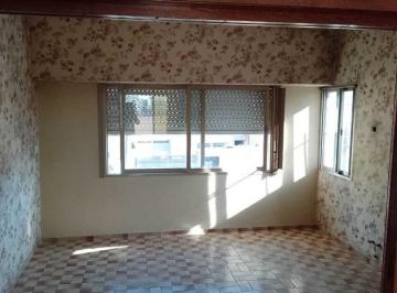 PH · 75m² · 3 Ambientes · PH 3 Ambientes Al Frente con Patio y Sin Expensas en Alquiler en Lanús Oeste