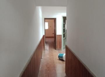 ingreso pasillo accesos domitorios y baño · Casa Zona Centro
