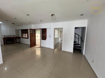 Casa · 122m² · 7 Ambientes · 2 Cocheras · Casa en Alquiler de 2 Dorm. en City Bell