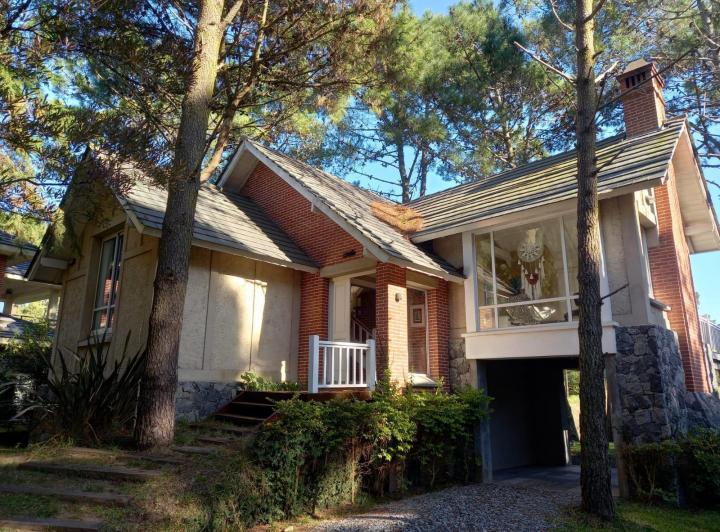 Casa · 170m² · 6 Ambientes · 1 Cochera