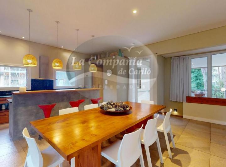 Casa · 314m² · 6 Ambientes · 1 Cochera