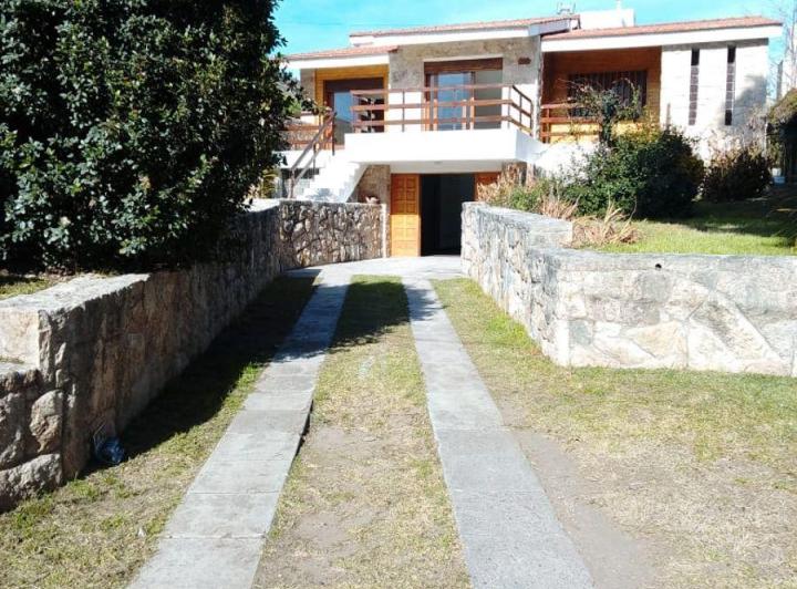 Casa · 213m² · 6 Ambientes · 1 Cochera