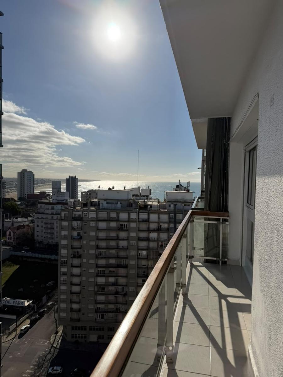 Venta dos ambientes con vista al mar y cochera zona Punta Iglesias