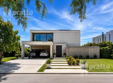 Casa · 200m² · 6 Ambientes · 4 Cocheras · El Cantón Casa a La Laguna