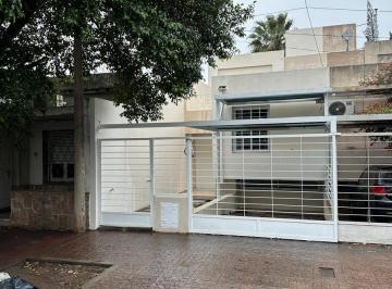 Casa · 1m² · 4 Dormitorios · 1 Cochera · Alquiler Duplex 4 Dorm. B° Jardín