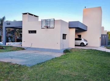 Casa · 1500m² · 4 Ambientes · 2 Cocheras · Casa - Las Moras