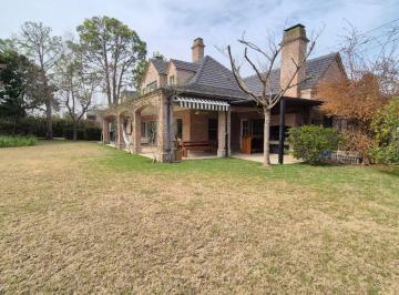 Casa de 8 ambientes, Pilar · Excelente Casa en Venta - 3 Dorm - Mayling Club de Campo - Hirusta Propiedades