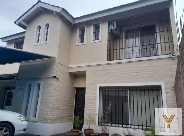 Casa · 200m² · 4 Ambientes · 3 Cocheras