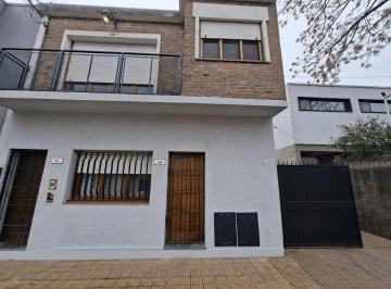 Casa de 4 ambientes, San Isidro · Casa Multifamiliar y Lindo Galpón, Sobre Lote de 400 m² Apto Credito! Venta en Block!