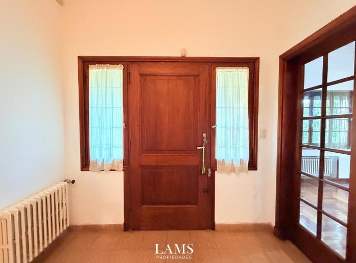 Casa · 247m² · 5 Ambientes · 1 Cochera