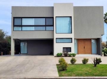 Casa · 500m² · 5 Dormitorios · 2 Cocheras · Casa en Venta San Marino. Funes Hills