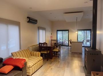 Casa · 130m² · 4 Ambientes · 4 Cocheras · Casa a La Venta, 3 Dorm, Jardin y Pileta en Ayres
