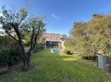 Casa · 294m² · 5 Ambientes · 2 Cocheras · Casa en Venta de 5 Ambientes con 3 Dorm., Jardín, Pileta y Cochera, en Martínez
