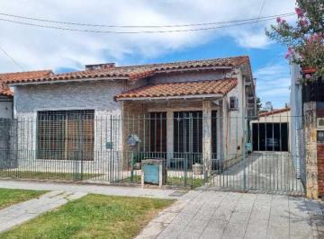 Casa · 153m² · 3 Ambientes · 3 Cocheras · Chalet en Villa La Florida