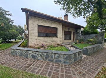Casa de 5 ambientes, San Isidro · Hermosa y Solida Casa en Altos de San Isidro Zona Hipódromo! Apto Credito!