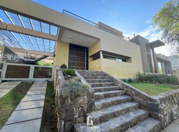Casa · 180m² · 3 Dormitorios · 1 Cochera · Openhouse Vende Amplia y Moderna Casa en Barrio Dalvian