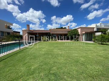 Casa · 281m² · 5 Ambientes · 2 Cocheras · Casa a La Venta Sobre Cancha de Golf en La Diligencia - Pilará - Pilar