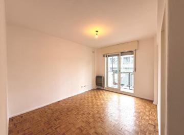 Departamento · 32m² · 2 Ambientes · 1 Cochera · Depto 2 Amb Contra - Frente con Balcón y Cochera en Alquiler