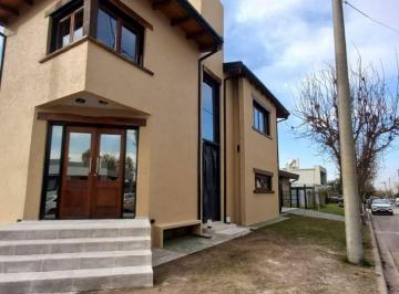 Casa de 6 ambientes, Malagueño · Aberturas en Madera Dvh - Excelente Ubicacion
