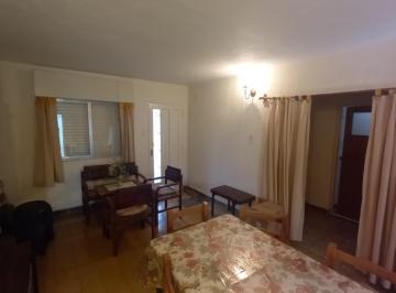 Casa · 118m² · 3 Ambientes · Casa con Parque y Pileta