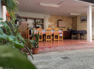 Casa · 100m² · 3 Ambientes · 1 Cochera · Casa en Venta 3 Ambientes Galería Parrilla Terraza Cochera Caseros