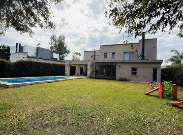 Casa · 700m² · 6 Ambientes · Casa en Venta 6 Ambientes, con Quincho y Piscina Barrio La Selva, Calle 24 y 138 Berazategui