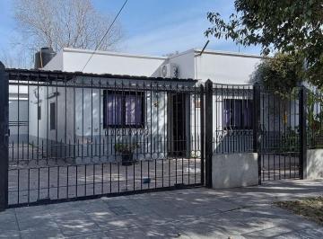 Casa · 118m² · 4 Ambientes · 3 Cocheras · Venta Casa 4 Ambientes Bernal Este