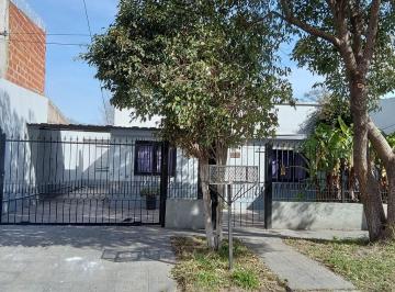Casa · 118m² · 4 Ambientes · 4 Cocheras · Venta Casa 4 Ambientes Bernal Este