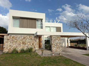 Casa · 393m² · 6 Ambientes · 4 Cocheras · Casa Venta 5 Dorm. Barrio San Matias Area 1 Lote de 900 m² Escobar con Financiacion!