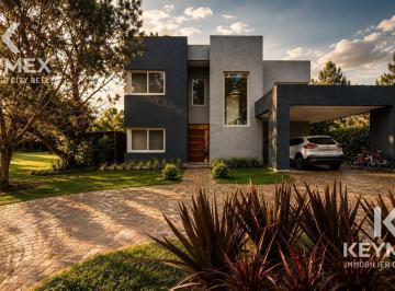 Casa · 190m² · 6 Ambientes · 2 Cocheras · Venta Casa de 5 Dorm. en Miralagos con Costa de Lago