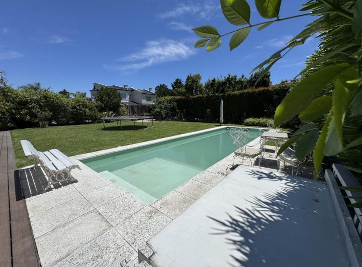 Casa · 250m² · 7 Ambientes · 1 Cochera
