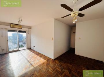 Departamento · 60m² · 3 Ambientes · Venta - Dpto. 3 Amb. en Vte. López Sobre Av Maipú, Piso Alto, Vistas Abiertas y a Actualizar!