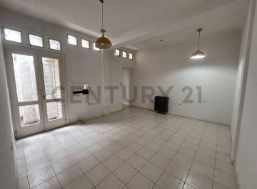 PH · 72m² · 3 Ambientes · Venta de PH de 2 Dorm. en El Centro de La Plata