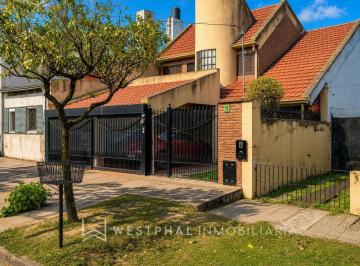 Casa · 205m² · 7 Ambientes · 2 Cocheras · Casa 3 Dorm. con Pileta a m de Av Mate de Luna 2500