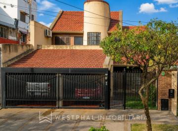 Casa · 205m² · 7 Ambientes · 2 Cocheras · Casa 3 Dorm. con Pileta a m de Av Mate de Luna 2500