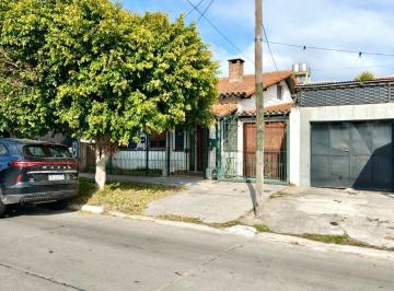 Casa de 4 ambientes, Lomas de Zamora · Chalet 4 Amb Jardín y Quincho en Temperley Este