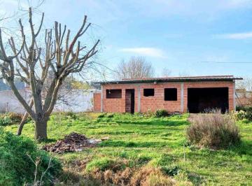 Casa · 55m² · 3 Ambientes · 1 Cochera · Venta Casa a Terminar Lote 375 m² P. Independencia