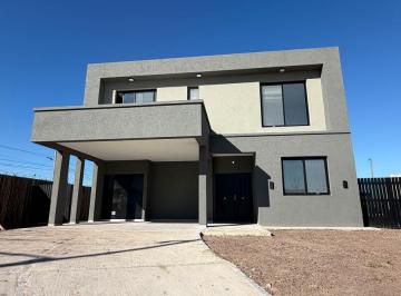 Casa · 550m² · 5 Ambientes · 2 Cocheras · Casa en Benavidez