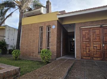Casa · 281m² · 11 Ambientes · 1 Cochera · Casa 5 Dorm. - Apto Crédito