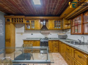 Casa · 131m² · 5 Ambientes · 1 Cochera · Venta de Casa en Ciudad Evita 3 Dorm. - Playroom - Escritorio