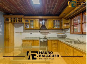 Casa · 131m² · 5 Ambientes · 1 Cochera · Venta de Casa en Ciudad Evita 3 Dorm. - Playroom - Escritorio