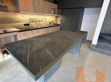 Casa · 150m² · 4 Ambientes · 1 Cochera · Housing Arguello 2/3 Dorm. Exc. Terminaciones