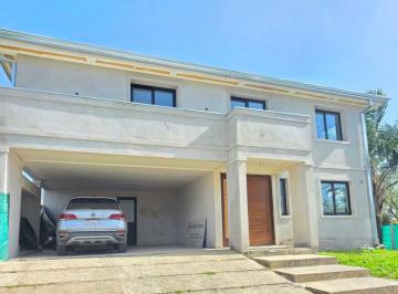 Casa · 360m² · 7 Ambientes · 2 Cocheras · A Estrenar! El Nogal Country - Casa de 4 Dorm., Cochera y Fondo C/ Pintura y Amoblamientos a E